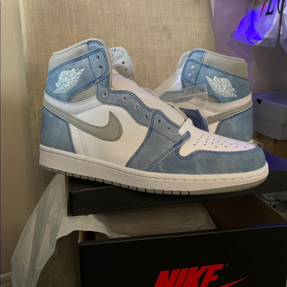 Jordan 1 hyper royal